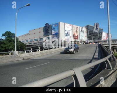 0113 Fußgängerbrücke Marcos Highway Brücke Autobahn Marikina City 01 Stockfoto