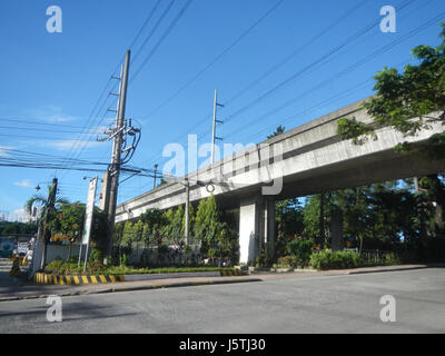 0201 Barangay Industrial Tal komplexe LRT Line 15 Marcos Brücke Marikina Fluss Stockfoto