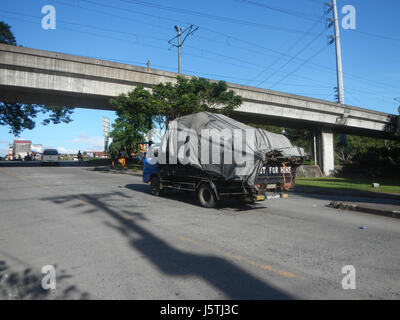 0201 Barangay Industrial Tal komplexe LRT Line 25 Marcos Brücke Marikina Fluss Stockfoto