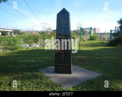 0292 Barangay Industrial Tal komplexe LRT Zeile 18 Marcos Brücke Marikina Fluss Stockfoto