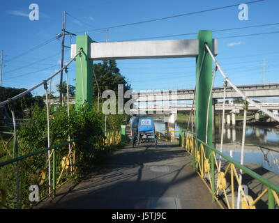 0344 Barangay Industrial Tal komplexe LRT Zeile 17 Marcos Brücke Marikina Fluss Stockfoto