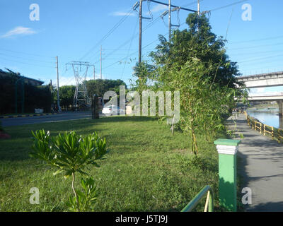 0344 Barangay Industrial Tal komplexe LRT Zeile 23 Marcos Brücke Marikina Fluss Stockfoto