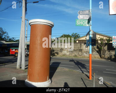 Dieser Eintrag bezieht sich auf den Standort in Marikina City, Philippinen, der Baranggays San Roque und die umliegenden Straßen umfasst, zu denen Bildungseinrichtungen gehören. Er hebt die städtische Entwicklung und die Infrastruktur in diesem Bereich hervor. Stockfoto