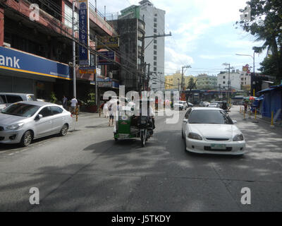 Dieser Eintrag bezieht sich auf wichtige Orte und Wahrzeichen in Mandaluyong City, einschließlich Boni Avenue, Maysilo Circle und Plainview, mit einem Schwerpunkt auf bemerkenswerten Denkmälern und Gebieten innerhalb der Stadt. Stockfoto