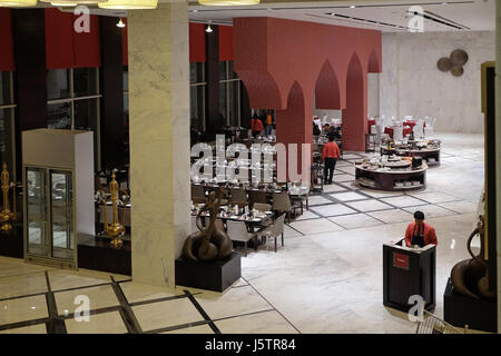 Interieur des Restaurants im Four Points by Sheraton Agra, Uttar Pradesh, Indien am 14. Februar 2016. Stockfoto