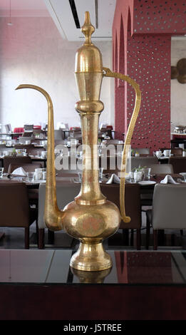 Der große Kessel in das Restaurant des Four Points by Sheraton Agra, Uttar Pradesh, Indien am 14. Februar 2016. Stockfoto