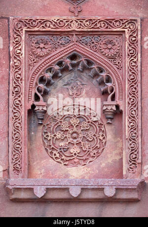 Stein Muster auf einer Tempelwand in Rotes Fort in Agra, UNESCO Weltkulturerbe, Indien am 14. Februar 2016. Stockfoto