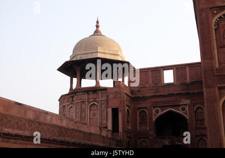 Einzigartige architektonische Details des Roten Forts in Agra, UNESCO Weltkulturerbe, Indien am 14. Februar 2016. Stockfoto