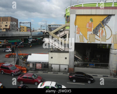 Dieser Eintrag bezieht sich auf wichtige Standorte in Pasay City, Manila, einschließlich der MRT-Station EDSA Taft Avenue und der nahegelegenen Infrastruktur wie Tramo Flyover und Aurora Boulevard, die wichtige Bestandteile des öffentlichen Verkehrs und der Stadtentwicklung des cityÂ sind. Stockfoto