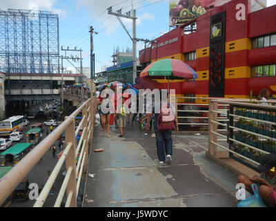 0016 EDSA Taft Avenue MRT Station LRT Fußgängerbrücke Pasay City 20 Stockfoto