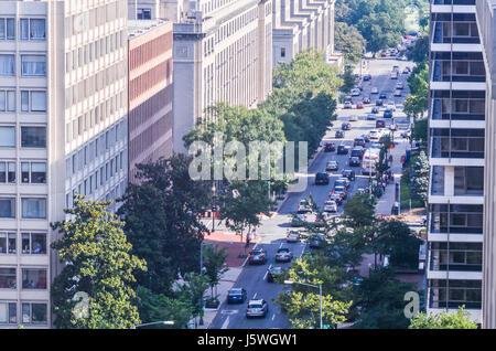 Washington DC, USA - 24. Juli 2013: Luftaufnahme der Pennsylvania Avenue street in der Innenstadt von Verkehr und die Leute von national mall Stockfoto