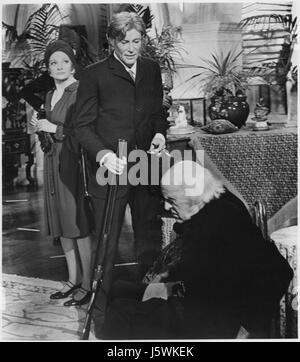 Coral Browne, Peter O' Toole, Alastair Sim, am Set des Films "Der herrschenden Klasse", 1972 Stockfoto