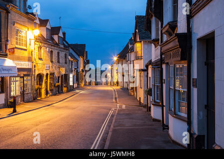 Morgendämmerung in Cotswold Stadt von Winchcombe, Gloucestershire, England. Stockfoto