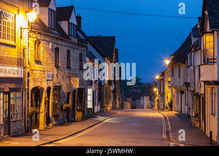 Morgendämmerung in Cotswold Stadt von Winchcombe, Gloucestershire, England. Stockfoto