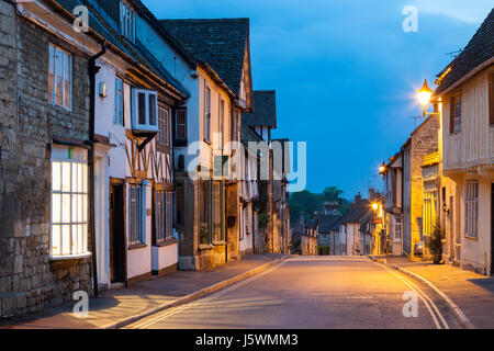 Morgendämmerung in kleinen Cotswold Stadt von Winchcombe, Gloucestershire, England. Stockfoto