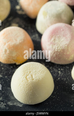 Süße japanische Mochi Eis in vielen Geschmacksrichtungen Stockfoto