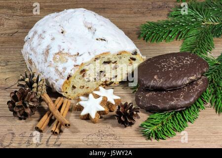 Deutsche Weihnachten Spezialitäten auf hölzernen Hintergrund Stockfoto