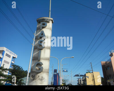 Dieser Eintrag bezieht sich auf bestimmte Orte in den städtischen Gebieten von Pasig City und Makati City auf den Philippinen. Die Grenze von Pasig City, die Buting-Brücke und verschiedene Denkmäler markieren die Kreuzung dieser Regionen und dienen als wichtige Wahrzeichen für die historische, kulturelle und infrastrukturelle Identität der cityÂ. Stockfoto