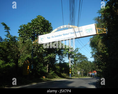 Dieser Eintrag bezieht sich auf die geografischen Standorte in der Gemeinde Bulacan, Philippinen, einschließlich Straßen und Sehenswürdigkeiten, die für die regionale Entwicklung und den Transport von entscheidender Bedeutung sind. Stockfoto