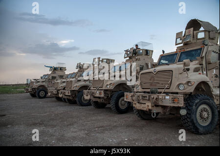 State Of The Art amerikanischen gepanzerten Fahrzeugen an die kurdische Peshmerga Front mit ISIS im Irak Hawija geparkt Stockfoto