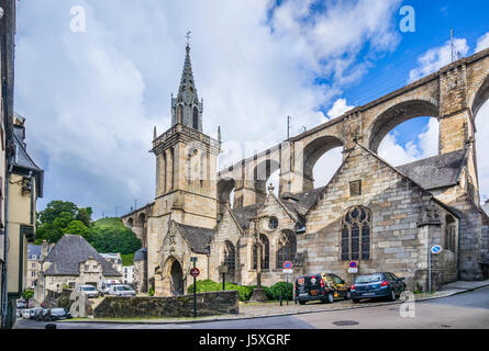 Frankreich, Bretagne, Finistére Abteilung, Morlaix, Blick auf Saint-Mélaine Kirche und dem Viadukt von Morlaix Stockfoto