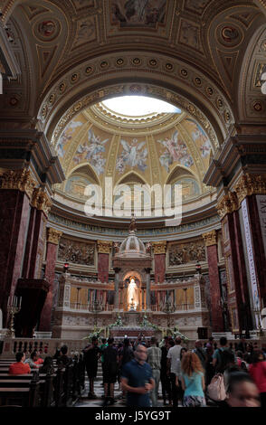 Die Kuppel im Inneren St Stephens Basilica, Budapest, Ungarn. Stockfoto