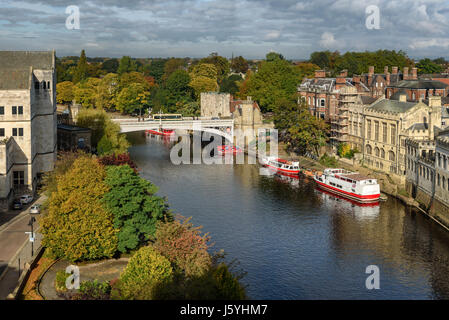 Luftaufnahme des Flusses Ouse vorbei durch York in England Stockfoto