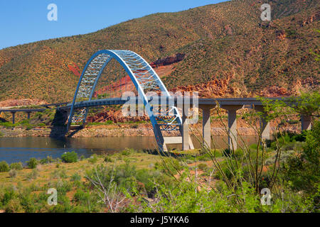 Roosevelt-See-Brücke - Theodore Roosevelt Lake, Arizona Stockfoto