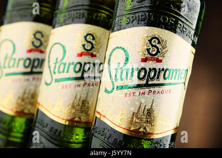 POZNAN, Polen - 22. Juni 2016: Staropramen ist das Flaggschiff-Produkt der Staropramen Brauerei. Ist das Unternehmen im Besitz von Molson Coors und befindet sich in Prag Stockfoto