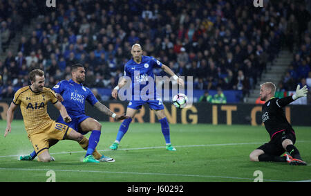 Tottenham Hotspur Harry Kane hat einen Schuss auf das Tor in der Premier-League-Spiel im King Power Stadium, Leicester. Stockfoto