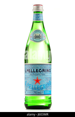 POZNAN, Polen - 24. Juni 2016: San Pellegrino ist eine italienische Marke Mineralwasser in der Provinz von Bergamo, Italien hergestellt. Im Besitz von Nestlé seit 1997 Stockfoto