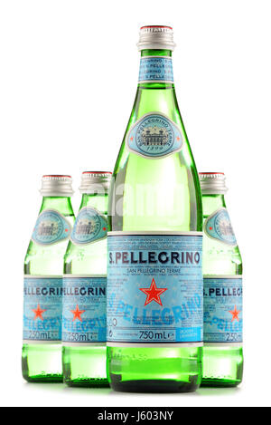 POZNAN, Polen - 24. Juni 2016: San Pellegrino ist eine italienische Marke Mineralwasser in der Provinz von Bergamo, Italien hergestellt. Im Besitz von Nestlé seit 1997 Stockfoto