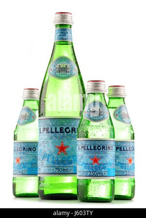 POZNAN, Polen - 24. Juni 2016: San Pellegrino ist eine italienische Marke Mineralwasser in der Provinz von Bergamo, Italien hergestellt. Im Besitz von Nestlé seit 1997 Stockfoto