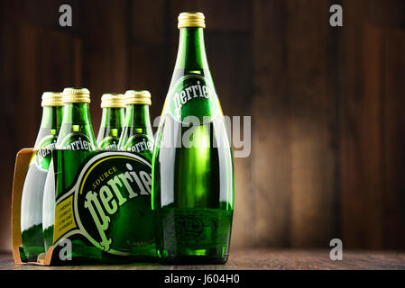 POZNAN, Polen - 22. Juni 2016: Perrier ist eine französische Marke natürliche Mineralwasser zur Verfügung und verkauften weltweit in 140 Ländern. Stockfoto