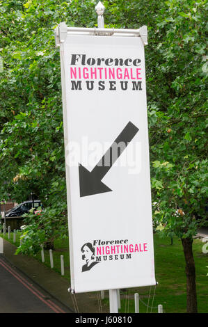 Ein Werbe-Banner für die Florence Nightingale Museum am St. Thomas Hospital in Lambeth, Südlondon. Stockfoto