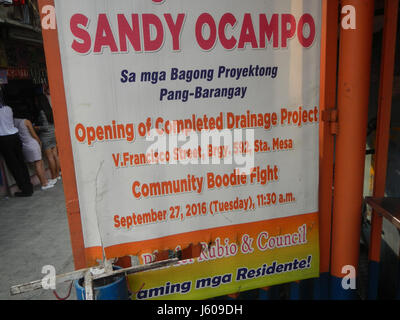 Dieser Eintrag bezieht sich auf die PNR-Station Santa Mesa Dambana in der Nähe der Polytechnischen Universität der Philippinen, einem wichtigen Verkehrsknotenpunkt, der verschiedene Gebiete in der Metro Manila verbindet. Stockfoto