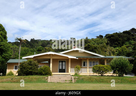 Ngarata Homestead in Totaranui im können Tasman Nationalpark, Südinsel, Neuseeland. Das Gebäude stammt aus dem Jahr 1914. Stockfoto