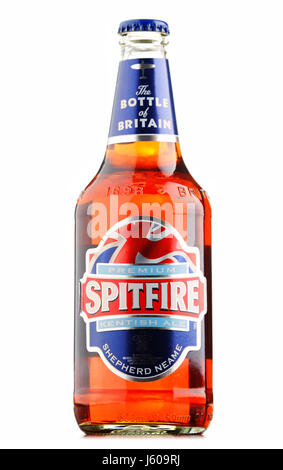 POZNAN, Polen - 12. August 2016: Spitfire Premium Kentish Ale ist das meistverkaufte Fass konditioniert Ale von Shepherd Neame, eine englische unabhängige regi Stockfoto