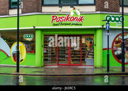 Pasikonik östlichen europäischen Supermarkt besonders catering für den Einwanderern in Rumpf und East Yorkshire. Stockfoto