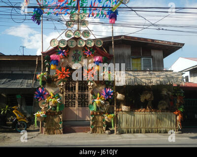 Dieser Eintrag bezieht sich auf verschiedene Straßen, Dörfer und Sehenswürdigkeiten in Bulakan, einer Provinz auf den Philippinen. Die Region verfügt über eine Mischung aus städtischen und ländlichen Landschaften mit bemerkenswerter Infrastruktur und Gemeinschaftsgebieten. Stockfoto