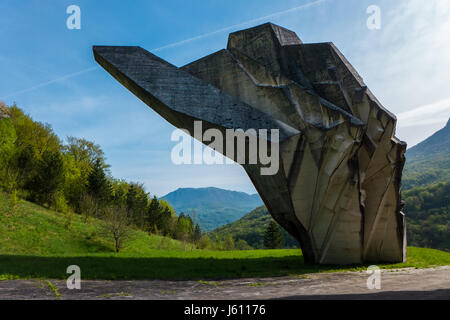 Nationalpark Sutjeska, Bosnien und Herzegowina - 3. Mai 2015 - The World War II Denkmal in Sutjeska Nationalpark, Bosnien und Herzegowina, an einem sonnigen Stockfoto