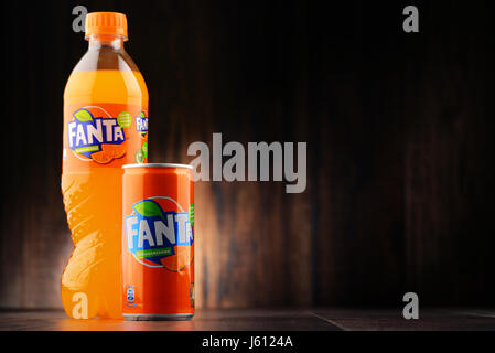 POZNAN, Polen - 20. Januar 2017: Fanta ist eine globale Marke von Fruchtgeschmack kohlensäurehaltigen Erfrischungsgetränken erstellt von The Coca-Cola Company in Deutschland im Jahr 1940 Stockfoto