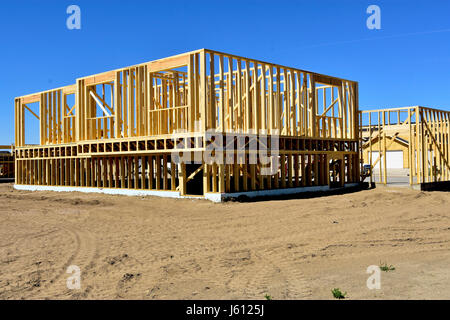 Holzrahmen Wohnbauten im Bau. Stockfoto