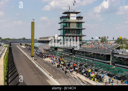 Indianapolis - ca. Mai 2017: Die Panasonic-Pagode auf dem Indianapolis Motor Speedway. IMS bereitet für den 101. Ablauf des Indy 500 IV Stockfoto