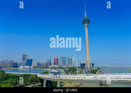 Macao, CHINA - 11. Mai 2017: berühmte Reisen Macau Tower, städtischen Ladscape in der Nähe von Fluss in Macao Asien Stockfoto