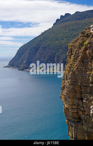 Aussicht auf Bischof und Schreiber von das Fossil Cliffs auf Maria Island Stockfoto