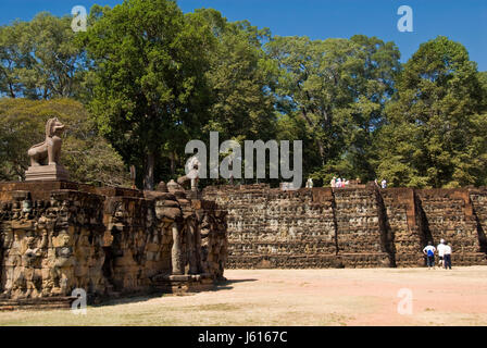 Die Terrasse der Elefanten in Angkor Thom war ein 350m langer Überprüfung Plattform für den König, seine Armee, Angkor, Kambodscha zu überprüfen. Stockfoto