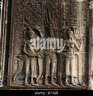 Bass Relief der drei Apsaras am Eingang fo Angkor Wat Stockfoto