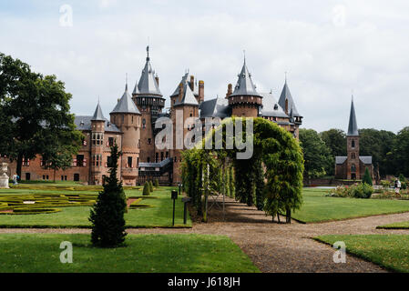 Haarzuilens, Niederlande - 4. August 2016: de Haar Schloss, in der Nähe von Utrecht entfernt. Es ist das größte und luxuriöseste Schloss in den Niederlanden Stockfoto