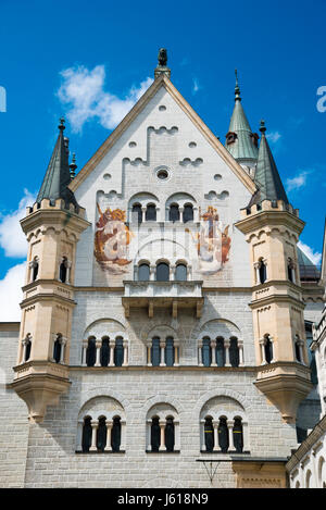 Das Schloss Neuschwanstein. Blick vom Standort der unrealisierten Kapelle am oberen Hof Ebene: Bower, Palast vorne und Ritter Haus. Stockfoto